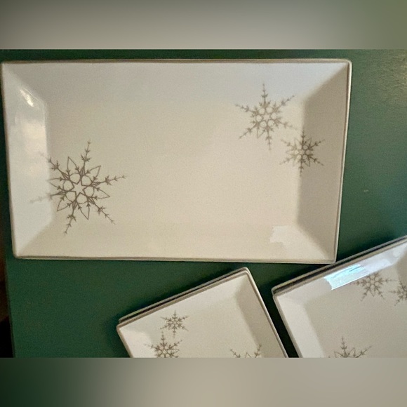 Ulta Beauty 5-pc Square White Snowflake Serving plate Set Christmas Winter - Picture 5 of 8